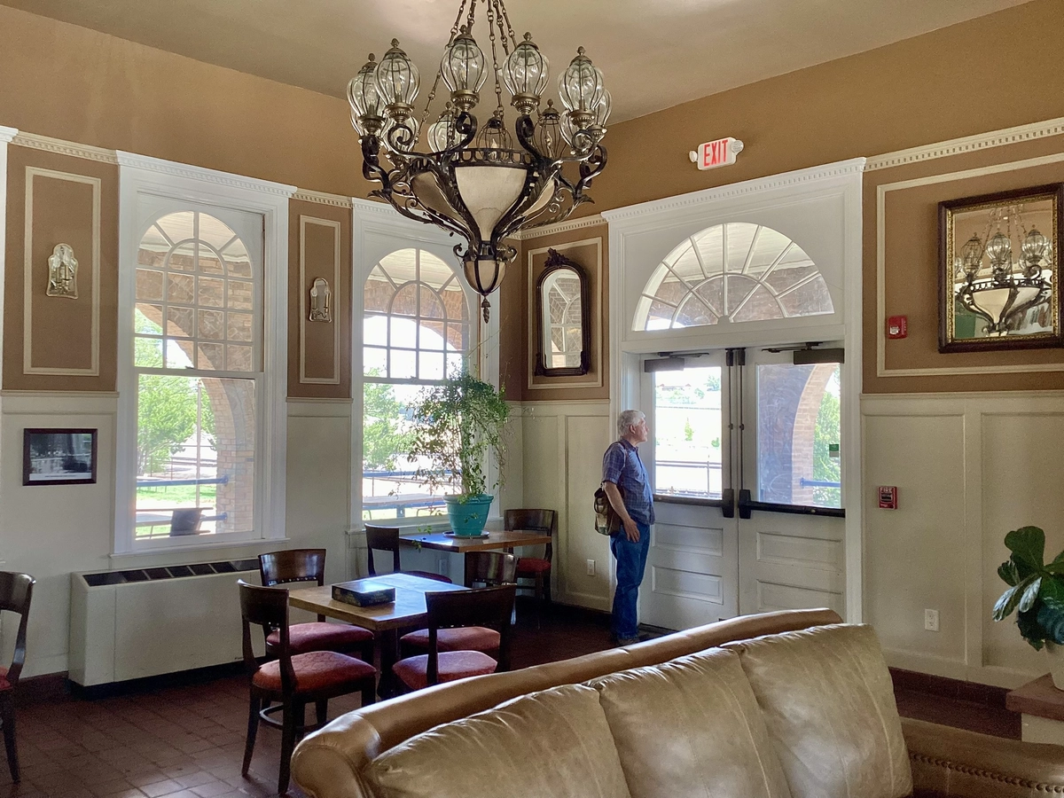 Casta&ntilde;eda Hotel interior