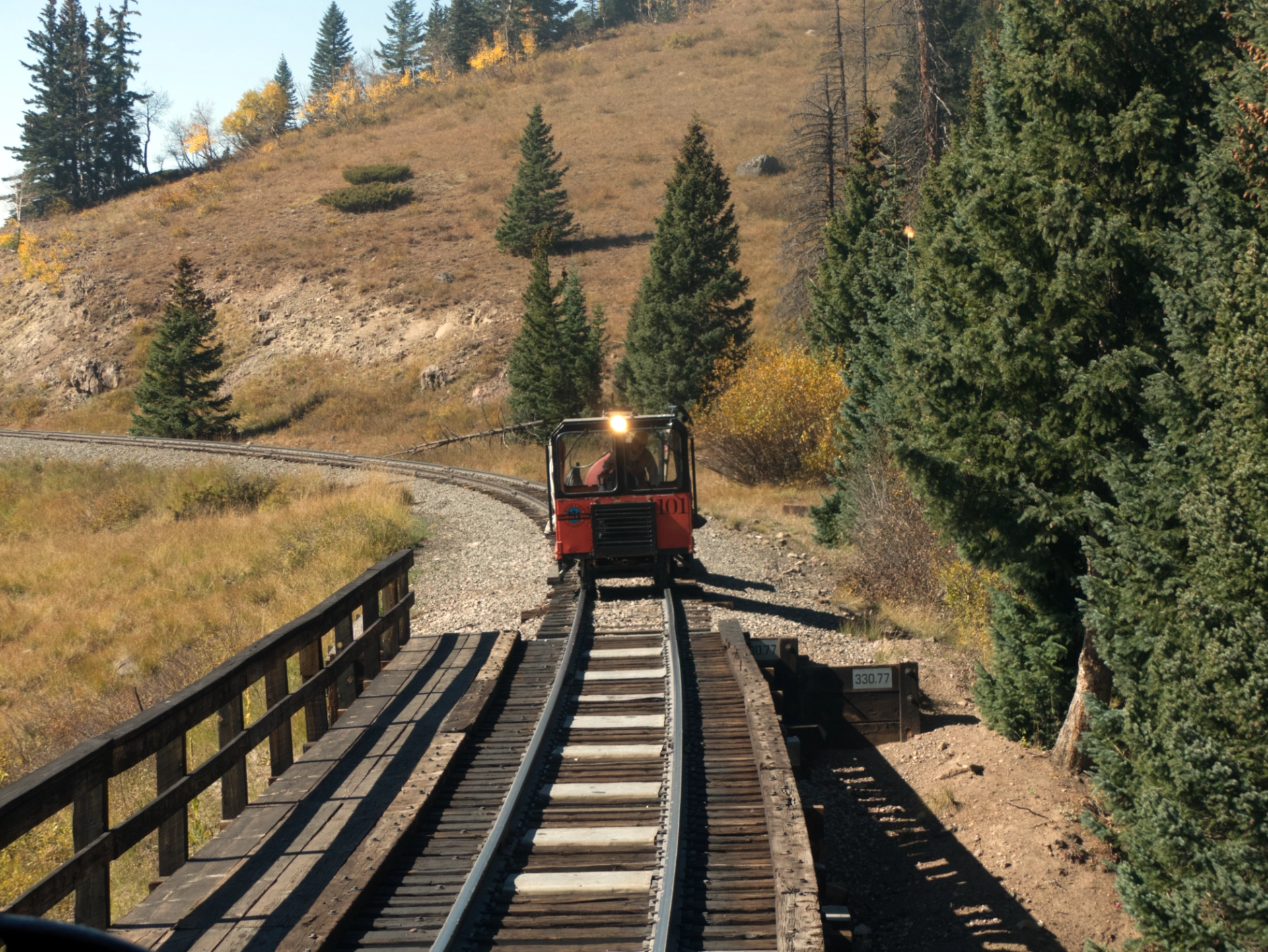 speeder approaching the trestle