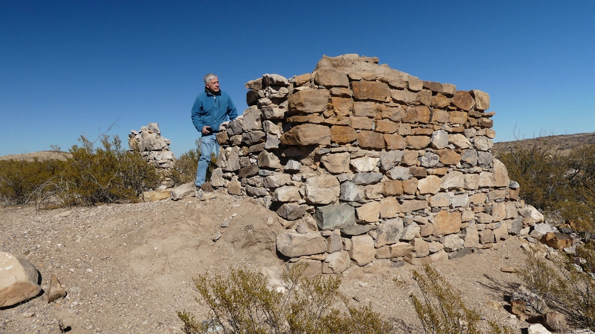 Dennis at the stage station ruins