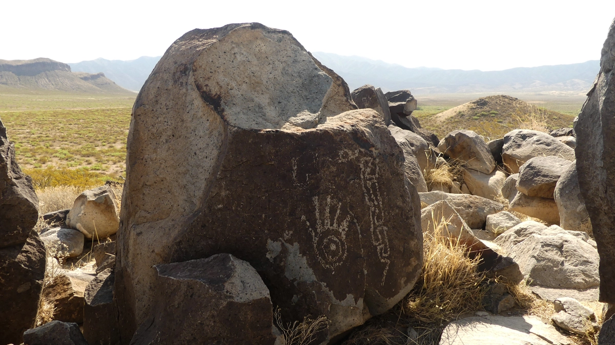 hand and snake petroglyph