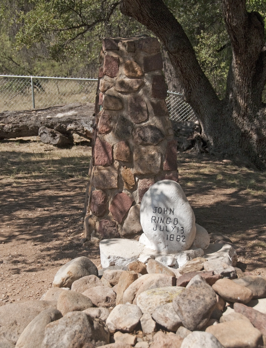 Historial marker at Johnny Ringo's grave